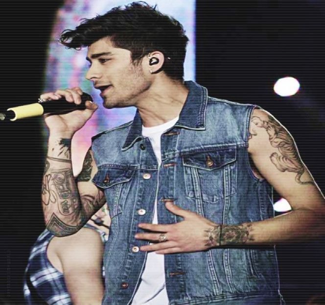 — spre interiorul gurii, abținându-și astfel viitoarele gemete. “Go deeper,” e singurul lucru pe - 04 Catching stardust in the light