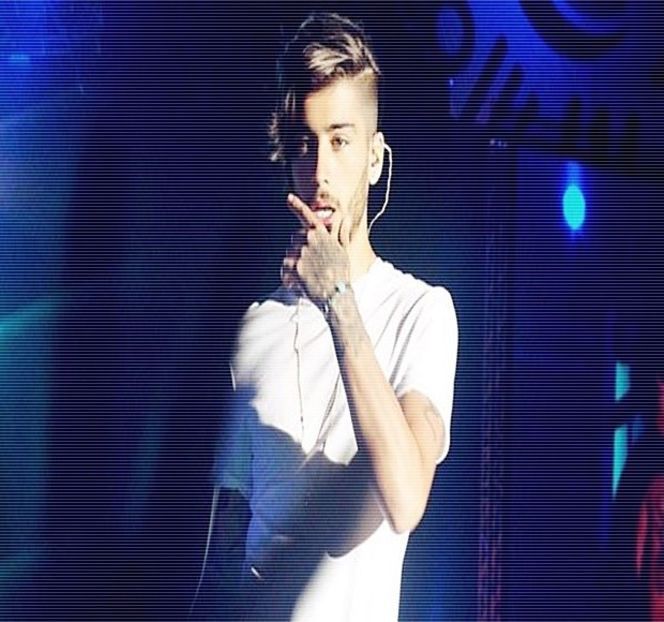 — introdusă în gura acesteia, reușind să întâlnească ba chiar și capătul gâtului ei, un val - 04 Catching stardust in the light