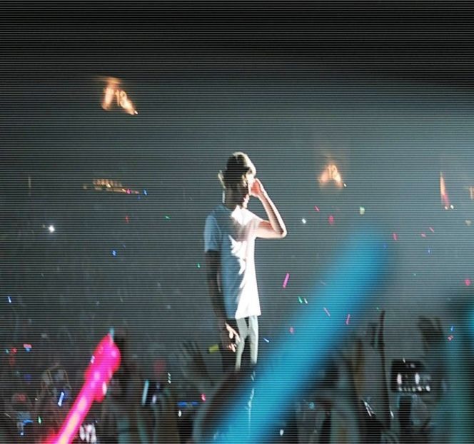 — în același fel respectivul apelativ, considerându-l de altfel cea mai potrivită adresare, - 04 Catching stardust in the light