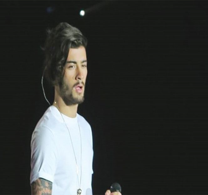 — de pe al lui, producând o automată rotire, ce duce la revenirea corpului său peste al acesteia. - 04 Catching stardust in the light