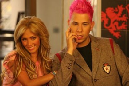 anahi y chris; ce tensionat mai era chris de isi rodea unghiile :))
