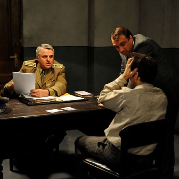 Manusi Rosii - Manusi Rosii 2011