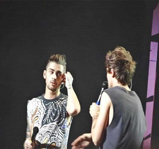 — Subiect, el sfârșind prin a îi propune unul întâmplător, bineînțeles, aspect necunoscut de ea, - 04 Catching stardust in the light