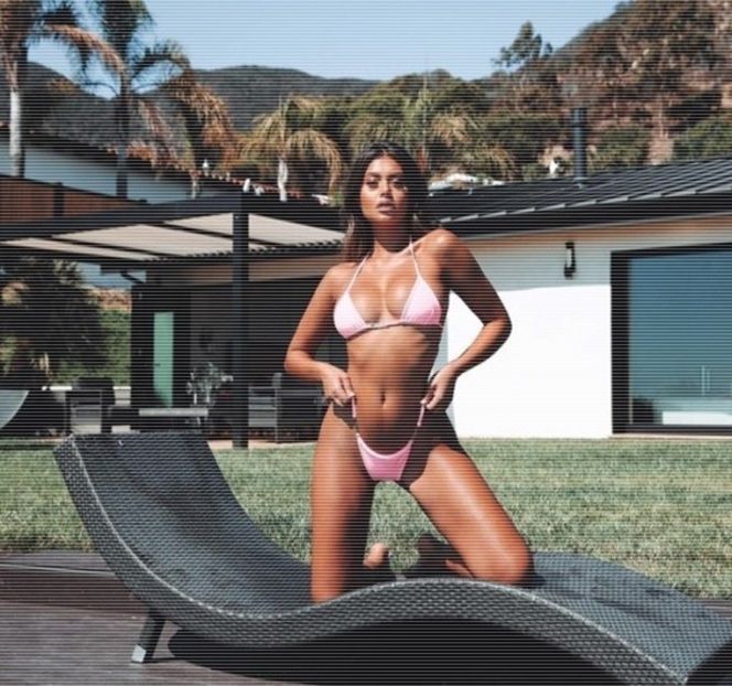 — Fixați asupra chipului său, în mod intenționat dând frâu liber câtorva gemete - 04 Catching stardust in the light