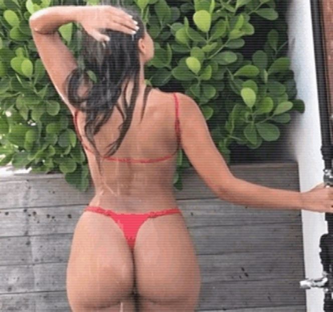 — Aşadar lucrurile pentru el. Mai mult decât atât, coatele şi le sprijină de salteaua moale - 04 Catching stardust in the light