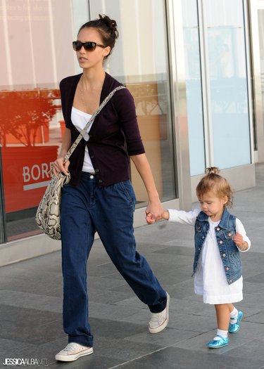 001xs - jessica alba candids