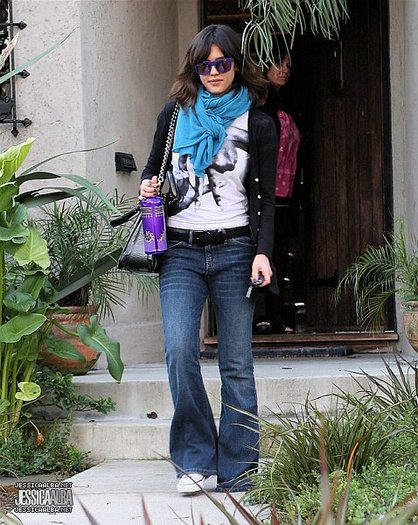 001ygtg v - jessica alba candids
