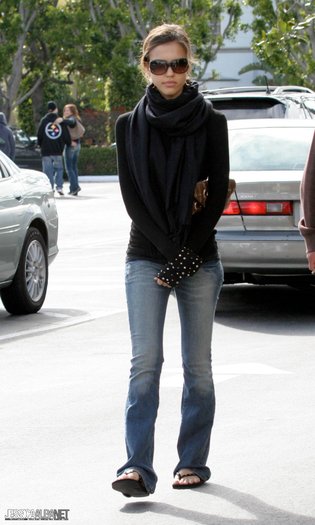 02 fdg - jessica alba candids