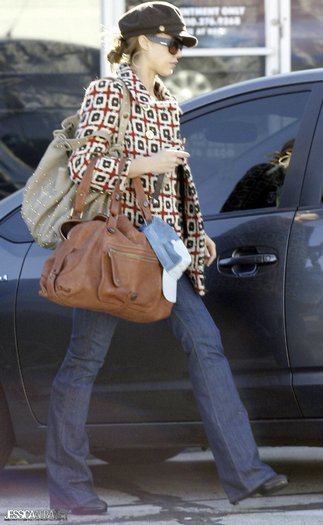 02fdwfs - jessica alba candids