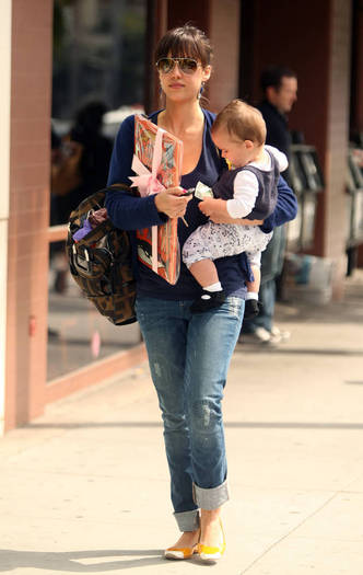 002fgbvc - jessica alba candids