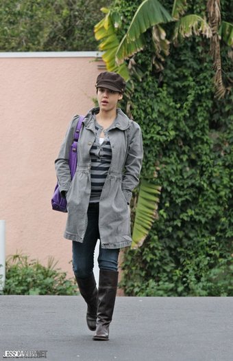 02fgdvc - jessica alba candids