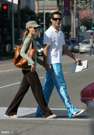 02fghbv - jessica alba candids