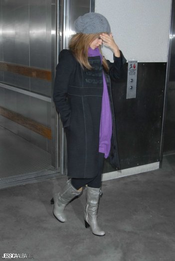 02gdff - jessica alba candids