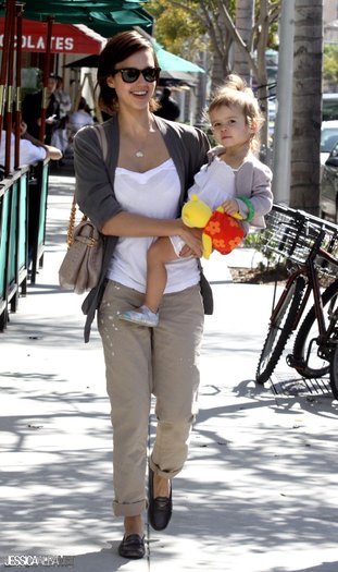 004 - jessica alba candids