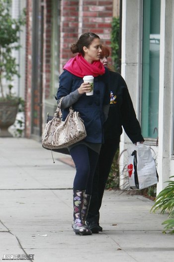 004ghvb - jessica alba candids