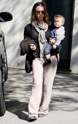 004tgfbvc - jessica alba candids