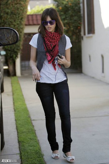 005fdvc - jessica alba candids