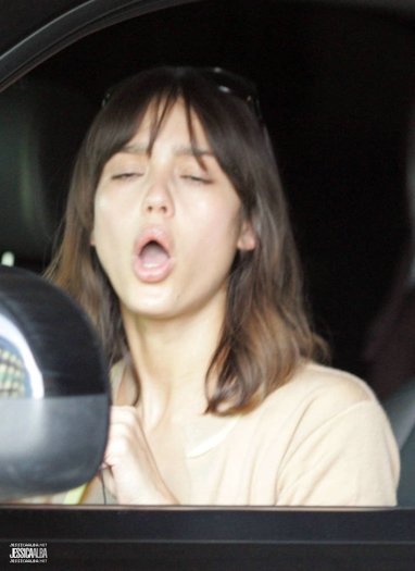 005fgvgfbvc - jessica alba candids