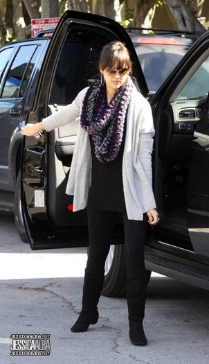 006cvxv - jessica alba candids