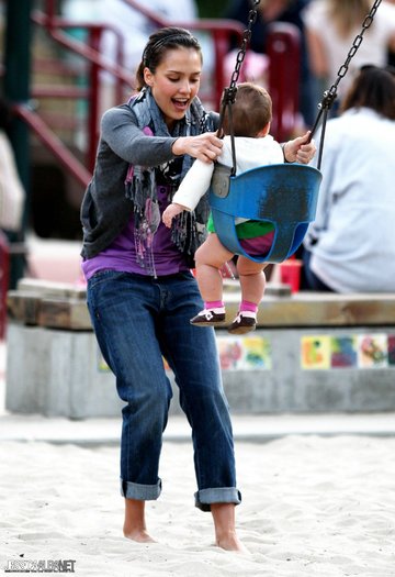 006dsdfsas - jessica alba candids