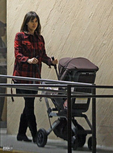 007jpgdfgfgd - jessica alba candids