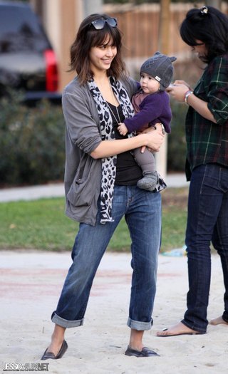 008dsffs - jessica alba candids