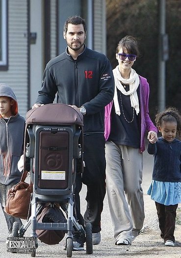 008rtgfd - jessica alba candids