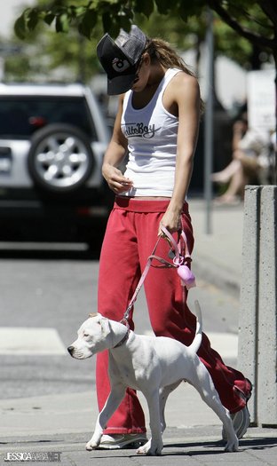 8zaczx - jessica alba candids