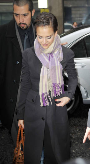 009 - jessica alba candids