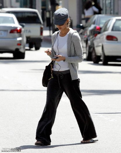 09 vcbgf - jessica alba candids