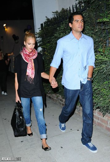 009fdgdfg - jessica alba candids