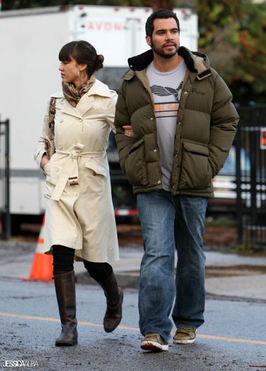 009hgbnv - jessica alba candids