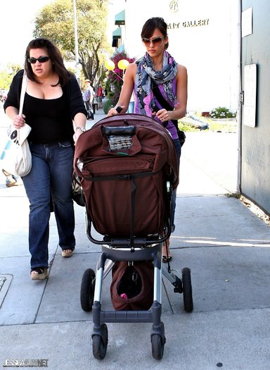 010ewds - jessica alba candids