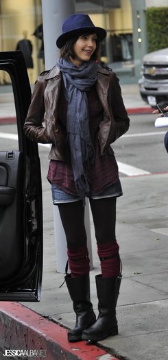 010fdsdf - jessica alba candids
