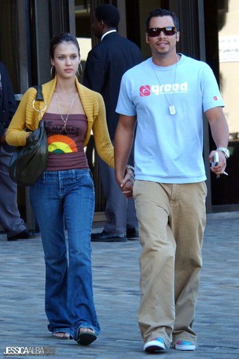 11xzdas - jessica alba candids