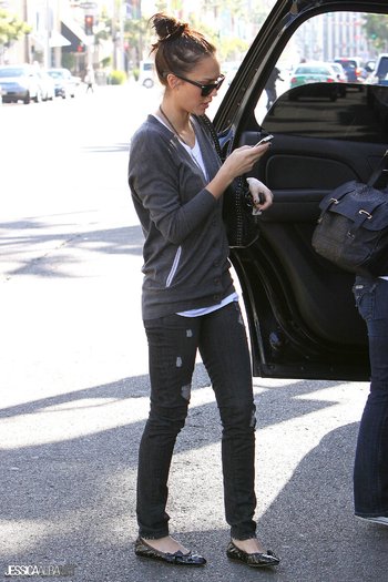 012vcd - jessica alba candids