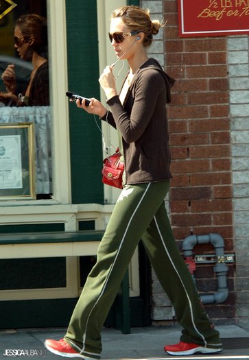 14dfgdf - jessica alba candids