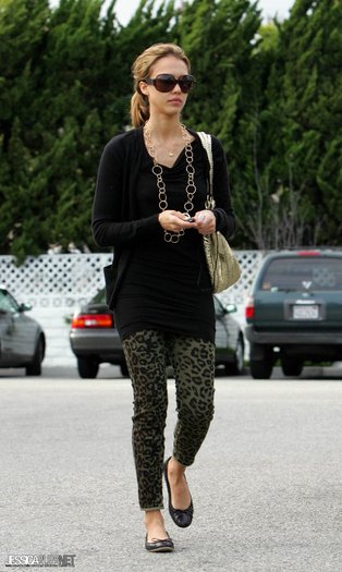 015asdfew - jessica alba candids