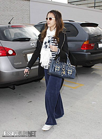 015dsfdsf - jessica alba candids