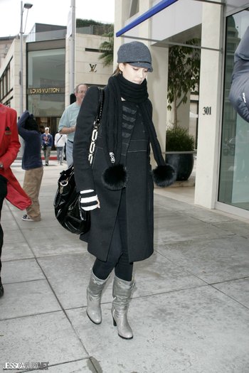 16dfsdcxs - jessica alba candids