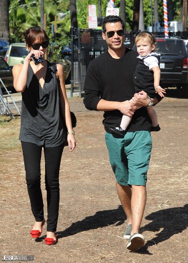 034gdfsf - jessica alba candids