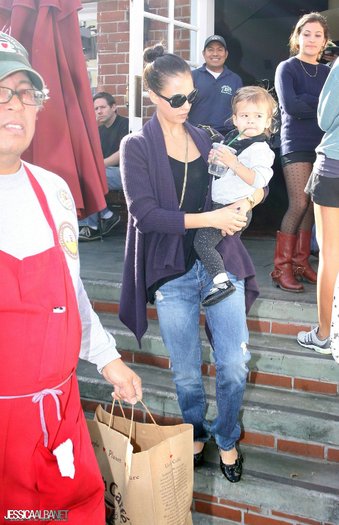 ddfdf - jessica alba candids