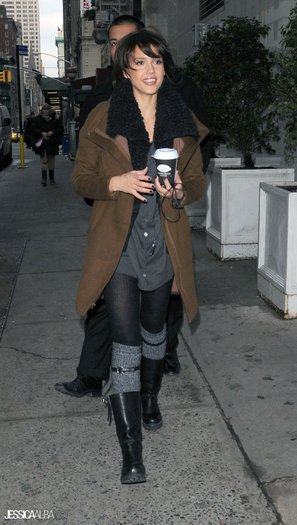 dsfsdfd - jessica alba candids