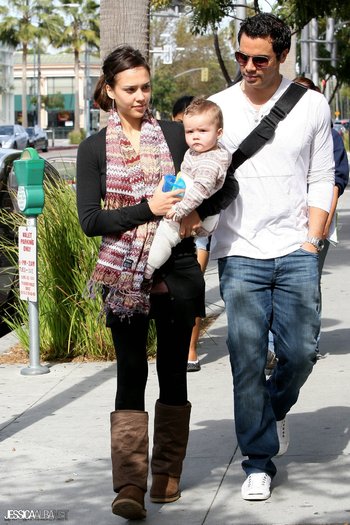 edsa - jessica alba candids