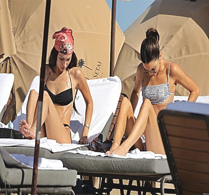 — Ca mai apoi să îl reprivească pe Richard. „Eu zic că am putea să facem altceva în formula - S01XE01 - always will be together