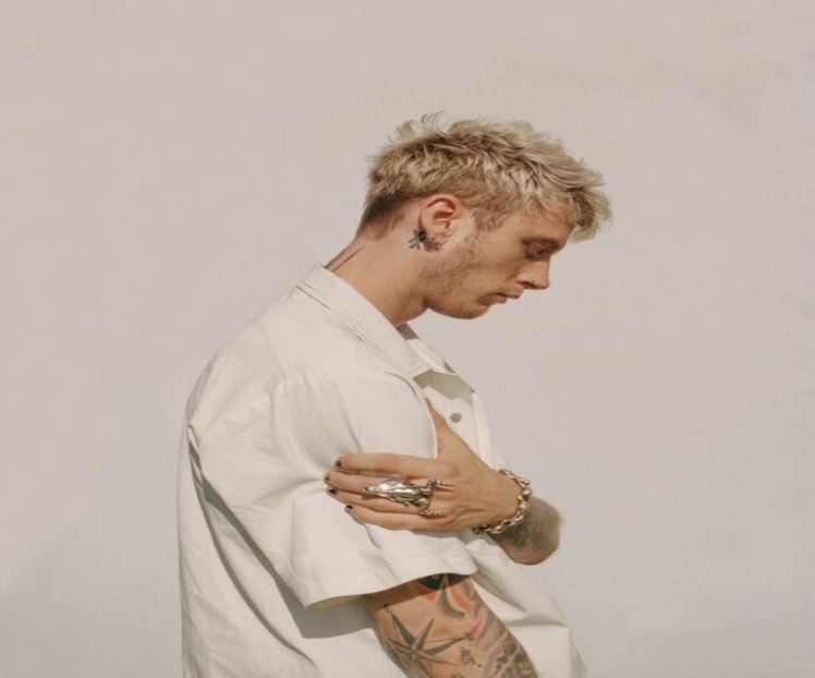 — în alta. - Hadid, te avertizez de acum, oricât aș ține eu la tine dacă te atingi de mâncarea - S01XE01 - always will be together