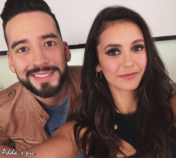 》#Se uita la ei razand. "Eu ies de aici, miroase prea tare, zici ca e carciuma..." #Deschide + - S01XE01 - always will be together