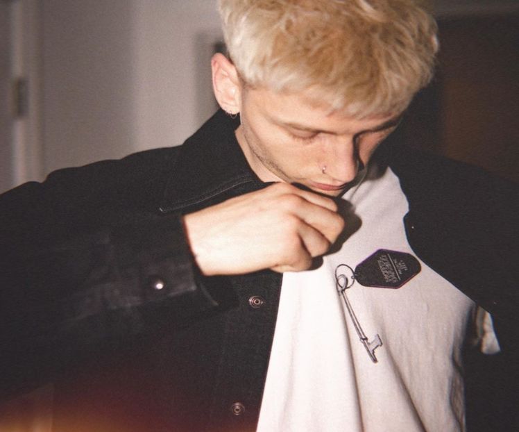 — Mestecă cu o lentoare enervantă și o analizează pe aceasta într-un mod atipic, expre- - S01XE01 - always will be together