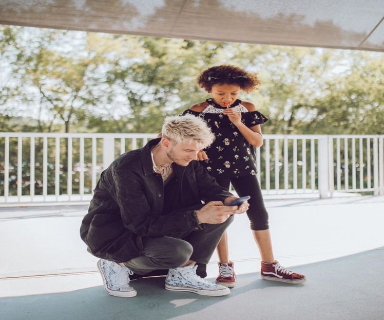 — "sunt eu obligat să îmi împart mâncarea cu tine? Au apus vremurile de demult, Hadid." - S01XE01 - always will be together