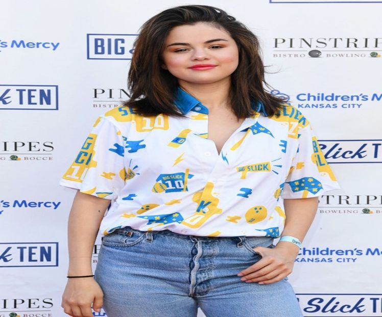 — Se îngrijește mai întâi să își reia locul inițial pe fotoliu, ținând în continuare paharul - S01XE01 - always will be together